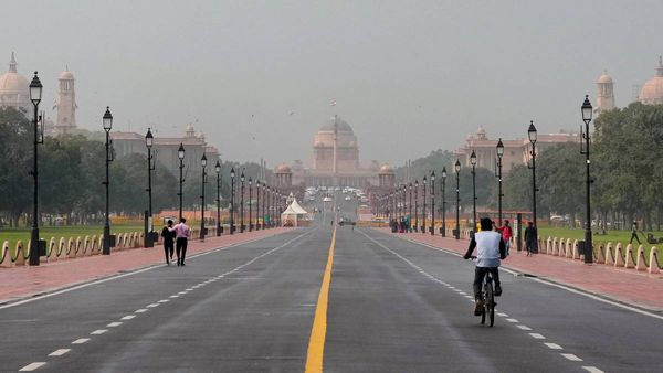 Weather Update: पहाड़ों पर बर्फबारी के आसार, जानिए आज कैसा रहेगा मौसम?