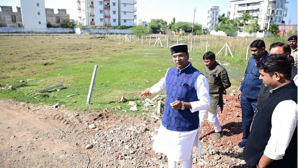 अवैध निर्माण पर चला मोहन सरकार का बुलडोजर, मंत्री सारंग ने अधिकारियों के दी चेतावनी
