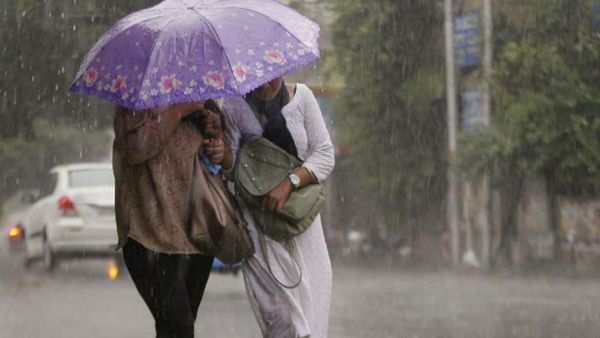 Weather Forecast: तेजी से करवट ले रहा मौसम, कहीं बारिश तो कहीं बर्फबारी, देहरादून, भोपाल में टूटा रिकॉर्ड