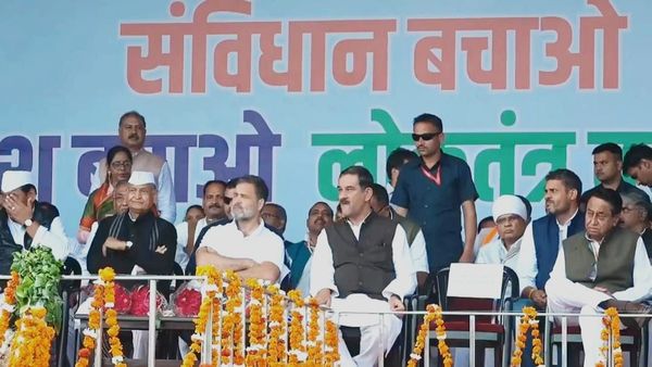 MP News Rahul Gandhi: राहुल गांधी से दो कुर्सी छोड़कर बैठे कमलनाथ, भारत जोड़ो न्याय यात्रा पहुंची मुरैना