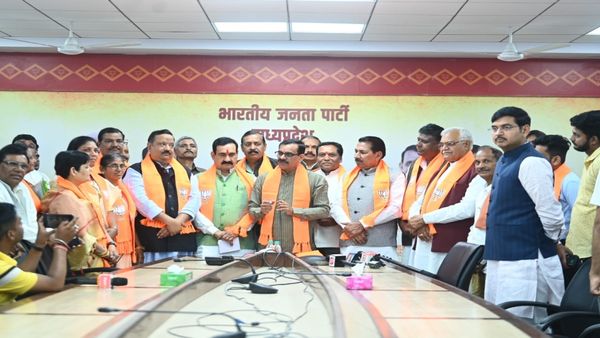 Morena News: भाजपा में शामिल हुए कांग्रेस चिकित्सा प्रकोष्ठ के 80 से अधिक पदाधिकारी व मुरैना के कांग्रेस नेता