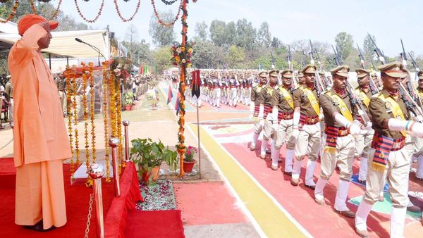 Moradabad: दीक्षांत परेड समारोह में शामिल हुए CM योगी, कहा- पिछले 7 सालों में प्रदेश में नहीं हुआ कोई दंगा