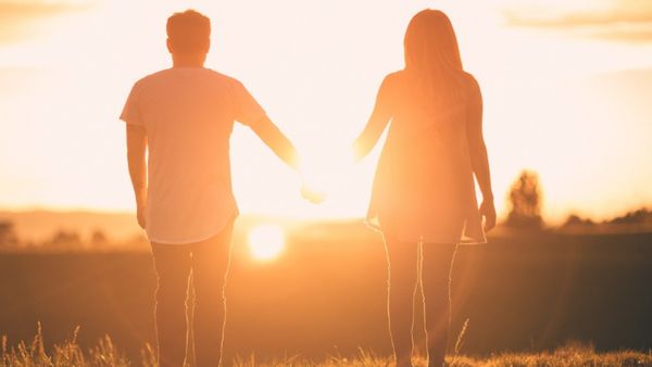 ब्रेकअप की तरफ बढ़ने लगा है रिश्ता? इन बातों का ख्याल रखकर बचाएं अपना रिलेशन