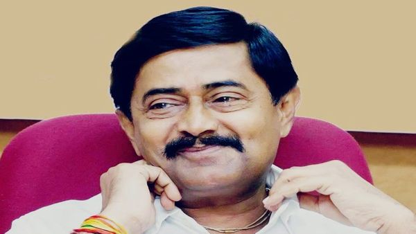 राजगढ़ में पूर्व मंत्री दीपक जोशी ने बस स्टॉप में कमीशनखोरी की खोली पोल, बताया विधायक को कितना मिलता है हिस्सा