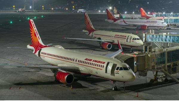 काम की खबर: हवाई यात्रा को लेकर DGCA ने नियमों में किया बदलाव, बच्चों को लेकर जारी किए अहम निर्देश