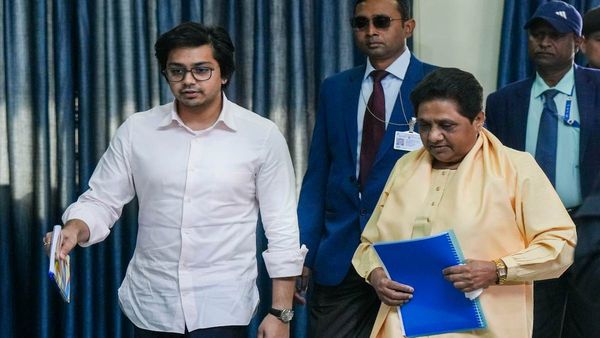 मायावती के भतीजे के खिलाफ भाजपा ने कराया केस, आकाश आनंद ने की यूपी सरकार की तालिबान से तुलना