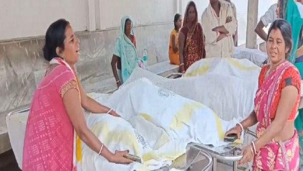 Bhagalpur News: भागलपुर में भीषण सड़क हादसा, बाराती गाड़ी पर पलटा ट्रक, 6 लोगों की मौत