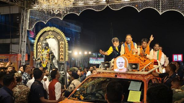 CG: सीएम विष्णुदेव साय ने जगदलपुर में किया रोड शो, BJP प्रत्याशी महेश कश्यप के लिए मांगे वोट