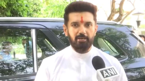 '...मेरी मां को जब दी गई गाली, तो मेरा भाई मंच पर खड़ा था', Viral Video पर चिराग ने की तेजस्वी की खिंचाई