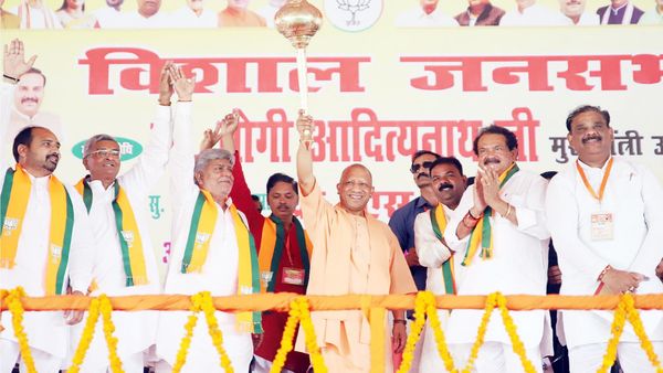 आगरा में बोले सीएम योगी- कमल के निशान पर जाने वाला हर वोट श्री रामलला के चरणों में देश की समृद्धि के लिए जाएगा