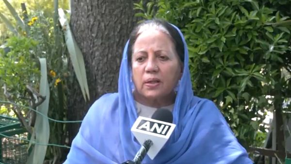 'कंगना को टक्कर देंगे विक्रमादित्य, मंडी से उम्मीदवार बना सकती है कांग्रेस', मां प्रतिभा सिंह का बड़ा बयान