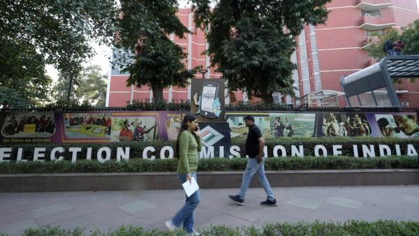 MCC लागू होने पर कितना कैश रख सकते हैं अपने पास? जानिए आचार संहिता से जुड़े हर सवाल का जवाब