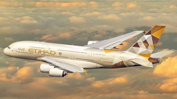 6 साल की बच्ची ने Etihad एयरवेज को दी 10 में से 1 रेटिंग, वजह जान कर आप भी हो जाएंगे हैरान