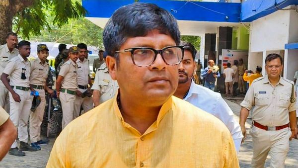 BJP ने बंगाल की इस सीट से पूर्व IPS अफसर देबाशीष को दिया था टिकट, अब चुनाव आयोग ने रद्द किया नामांकन, क्यों?