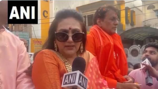 मेरठ की सड़कों पर निकले 'रामायण' के सितारे, दीपिका चिखलिया बोलीं- देश की सेवा लिए आए भगवान राम