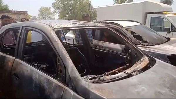 Gwalior News: बदमाशों ने इतनी गाड़ियां जलाईं कि इलाका धुआं-धुआं हो गया, पुलिस खंगाल रही CCTV फुटेज