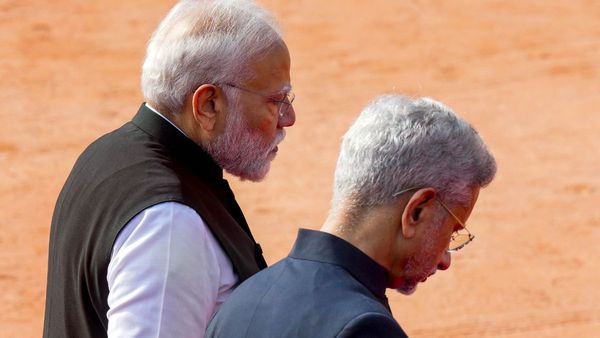 ईरान-इजराइल संघर्ष पर भारत का समझदारी वाला फैसला! मिडिल ईस्ट की डिप्लोमेसी में क्या किए 4 बदलाव?