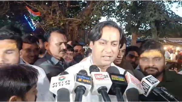 लोकसभा चुनाव से पहले जयवर्धन सिंह ने उठाए ईवीएम पर सवाल, कहा- अगर आईफोन हैक हो रहा है तो EVM क्या है?