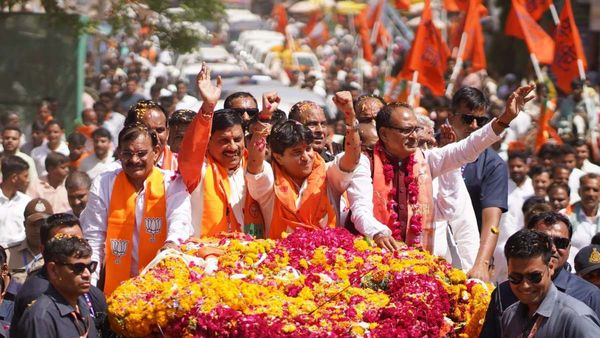 ज्योतिरादित्य सिंधिया के नामांकन में शामिल हुए CM मोहन यादव, रोड शो में दिखाई ताकत
