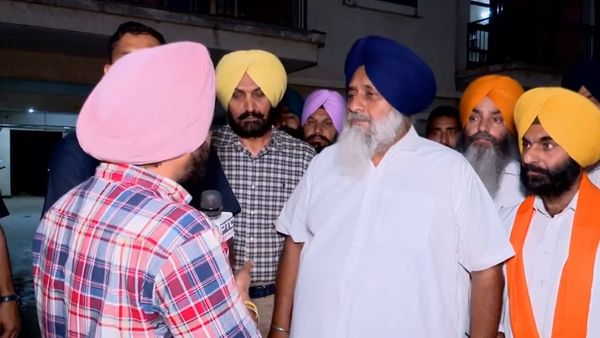 पंजाब: 'बीजेपी की ईवीएम है अकाली दल', मलविंदर कंग ने सुखबीर बादल पर साधा निशाना