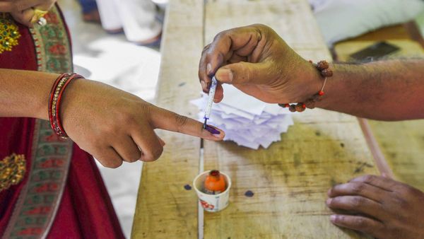 त्रिपुरा में रात 9 बजे तक 80.17 प्रतिशत मतदान, बिहार सबसे कम, जानिए 21 राज्यों में कितनी वोटिंग