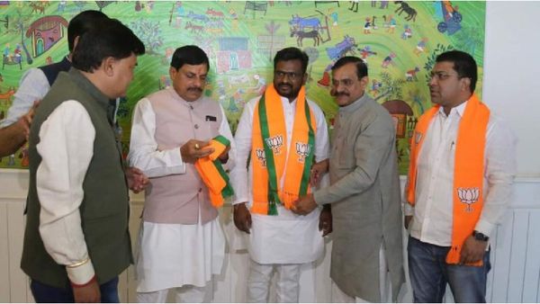 कमलनाथ को झटके पर झटका, अब छिंदवाड़ा के महापौर विक्रम अहांके नेे थामा BJP का दामन