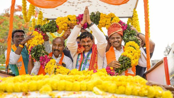 वीरेंद्र कुमार के समर्थन में CM मोहन यादव ने टीकमगढ़ में किया रोड शो, राहुल गांधी को यूं लिया आड़े हाथ