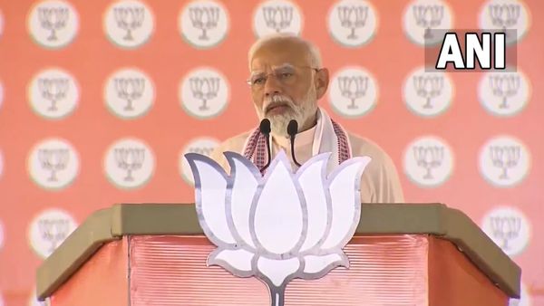 'कांग्रेस ने जवानों के हाथ बांध रखे थे, हमने उन्हें दी गोली चलाने की छूट', मुरैना में PM नरेंद्र मोदी ने कहा