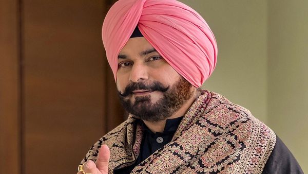 विराट कोहली के समर्थन में उतरे नवजोत सिंह सिद्धू, बोले- छाती ठोककर कहता हूं, वो नॉटआउट थे