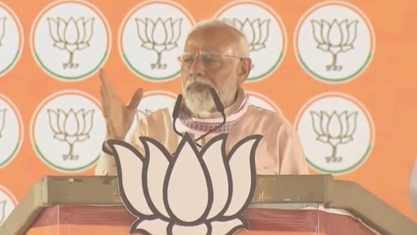 शाहजहांपुर में जमकर बरसे पीएम मोदी, बोले- अब लोगों के वोट की ताकत ने बड़े विस्फोटों को रोक दिया है