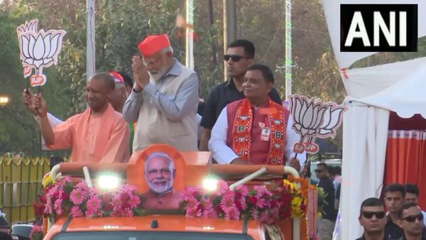 Lok Sabha Elections: पीएम मोदी ने किया रोड शो, मोदी-मोदी के नारे से गूंजा गाजियाबाद
