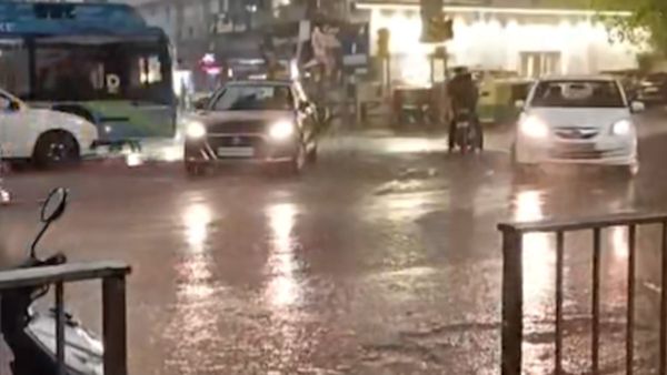 Rains in Delhi NCR: दिल्ली-एनसीआर में हुई झमाझम बारिश, खराब मौसम के चलते 22 उड़ानें डायवर्ट