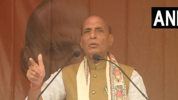 'किसने मां का दूध पिया है, जो मोदी जी को जेल में डालेंगे', बिहार में RJD पर बरसे राजनाथ सिंह