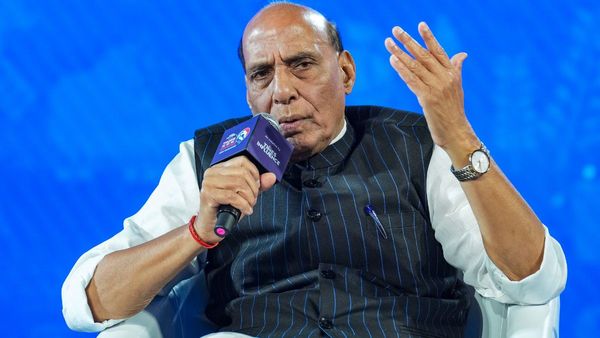 राजनाथ सिंह के 'घर में घुसकर मारेंगे' बयान से बौखलाया पाकिस्तान, शहबाज सरकार ने दी गीदड़भभकी