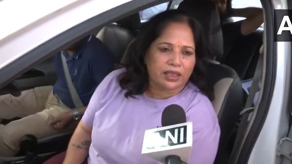 दिल्ली: 'हमरा संघर्ष जारी रहेगा, जब तक हमारे तीनों भाई...', संजय सिंह को बेल मिलने पर बोलीं पत्नी अनीता सिंह
