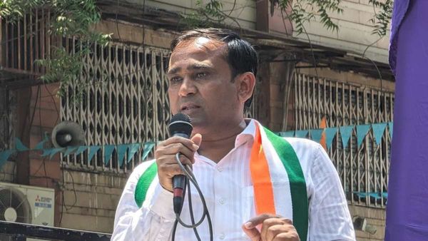 Election 2024: भाजपा में जाने की अटकलों के बीच Nilesh Kumbhani 'लापता', सूरत में निर्विरोध जीत के बाद नया खेला