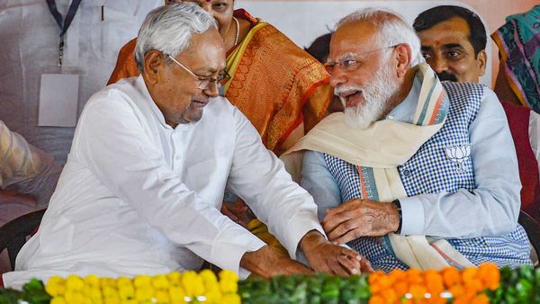 'सीएम नीतीश हमारे अभिभावक, जब छुए PM मोदी के पैर तो...', तेजस्वी यादव का बीजेपी, JDU पर निशाना