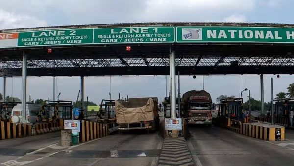 Toll Tax: टोल दरों में लोकसभा चुनाव तक वृद्धि नहीं, ECI ने क्यों लगाई रोक? जानिए वजह