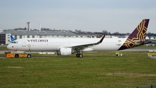 अचानक रद्द क्यों हो रहीं Vistara की फ्लाइट्स? यात्रियों की नाराजगी के बाद कंपनी ने बताया कारण