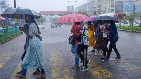Weather Forecast: पूर्वोत्तर के 3 राज्यों में भारी बारिश का अलर्ट, दिल्ली, यूपी, बिहार में चढ़ रहा पारा