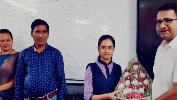 MP Board Result 2024: 12वीं कक्षा में रीवा की अंशिका मिश्रा, विदिशा की मुस्कान ने एमपी बोर्ड में किया टॉप