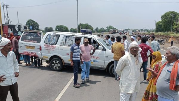 Betul News: जान बचाने के चक्कर में गई तीन लोगों की मौत, नाराज ग्रामीणों ने फोरलेन पर किया चक्काजाम