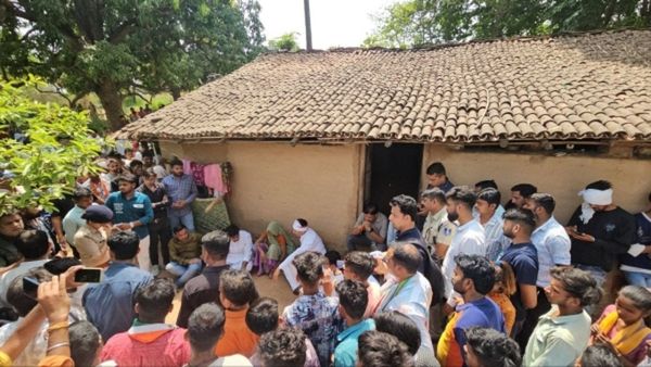 MP News: अलीराजपुर के जोबट में दुष्कर्म से पीड़ित बच्ची और आदिवासी परिवार मिलने पहुंचे जीतू पटवारी