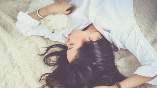 Foods for Better sleep: अच्छी नींद के लिए रात को सोने से पहले खाएं ये चीजें, इन फूृड्स से करें परहेज 
