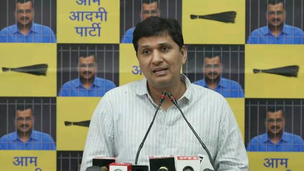 AAP के सौरभ भारद्वाज ने केंद्र से को घेरते हुए मांगा जवाब- साइड इफेक्‍ट के बावजूद कोविशील्ड क्‍यों लगवाती रही