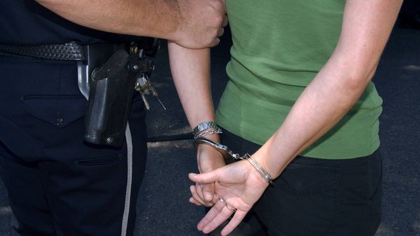 5वीं क्लास के छात्र के 'इश्क' में लेडी टीचर! लगा यौन उत्पीड़न का आरोप, 3 महीने बाद थी शादी