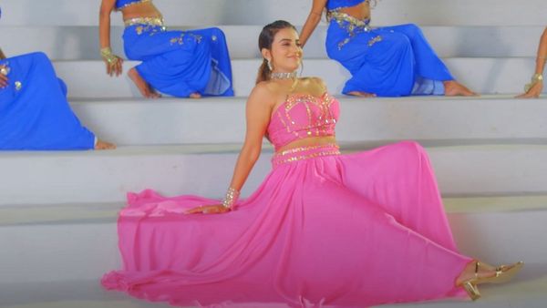 Bhojpuri Song: अभिनेत्री अक्षरा सिंह दिखा रही ‘अदा कातिलाना’, कहा- इसमें अश्लीलता और फूहड़पन नहीं है