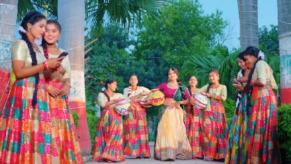 माही श्रीवास्तव की अपने पति के साथ हुई नोकझोंक, भोजपुरी अंदाज़ में अभिनेत्री ने कहा 'मारब चोटी से चोट'