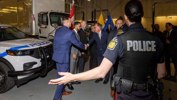 कनाडा में अब तक की सबसे बड़ी चोरी, 500 Kg सोना, कई कैमरे गायब, पुलिस के जाल में कैसे फंसा शख्स?