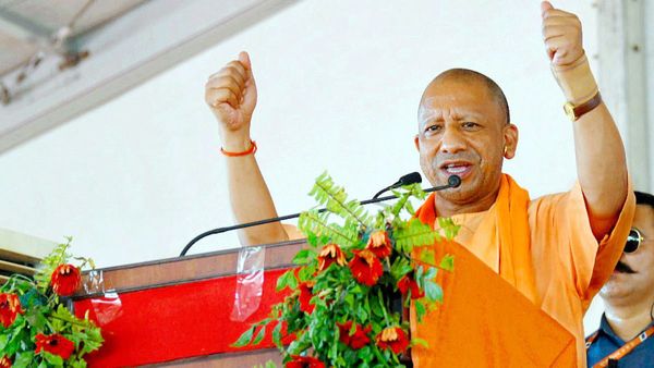 बांसगांव में सीएम योगी बोले- धुरियापार में नया औद्योगिक क्षेत्र होगा विकसित, अब दुनिया यहां नौकरी मांगने आएगी